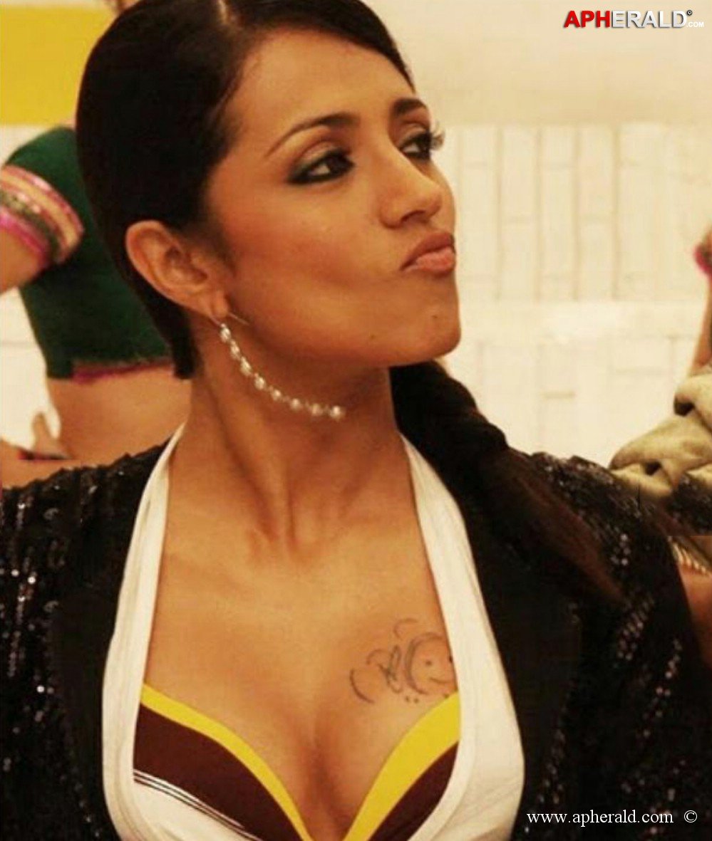 Trisha Hot Maxim Pics