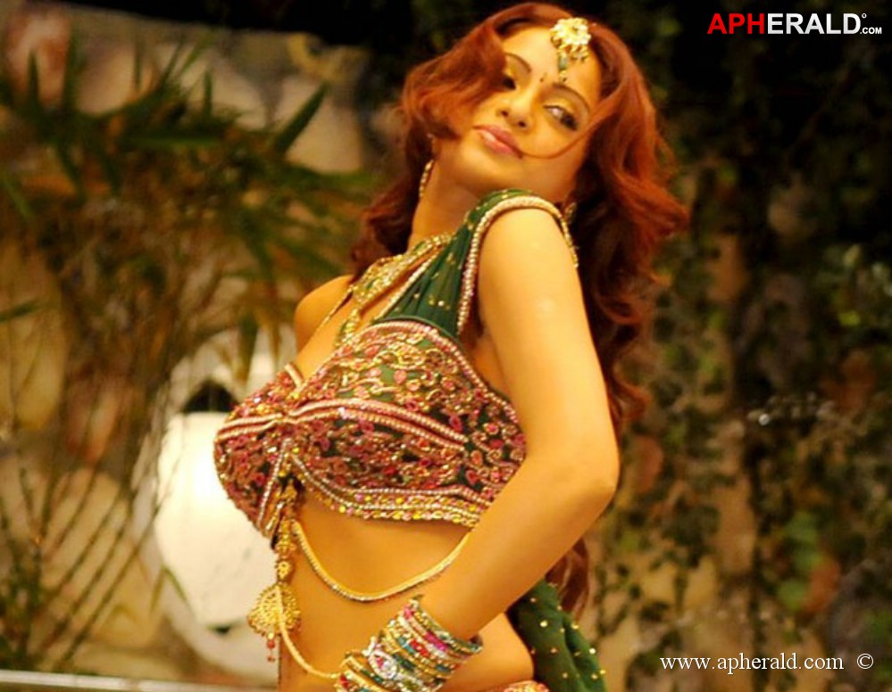 Udaya Bhanu Hot Dance Photos