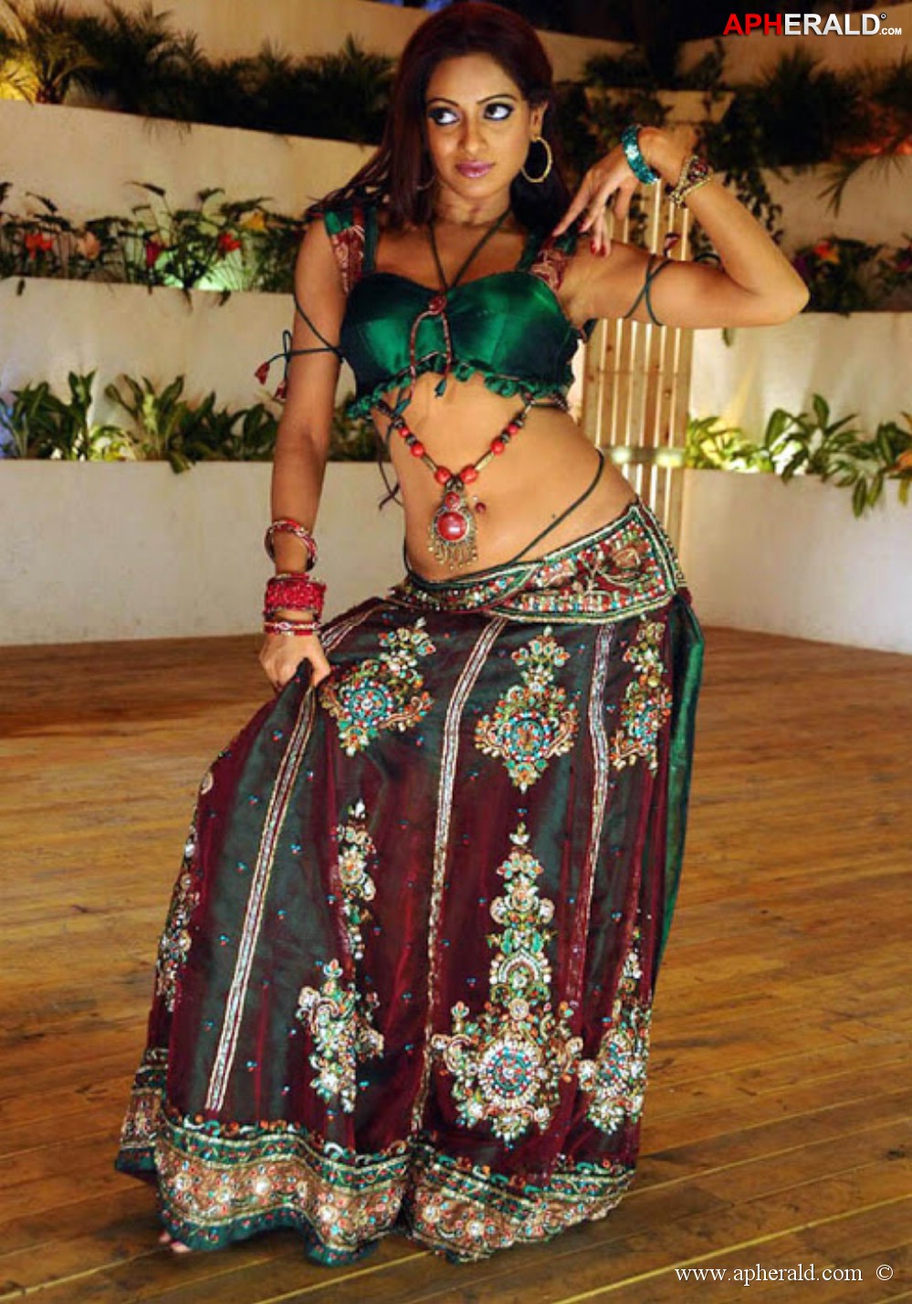 Udaya Bhanu Hot Dance Photos