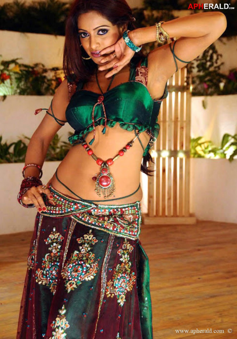 Udaya Bhanu Hot Dance Photos