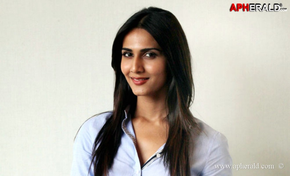 vani kapoor spicy gallery