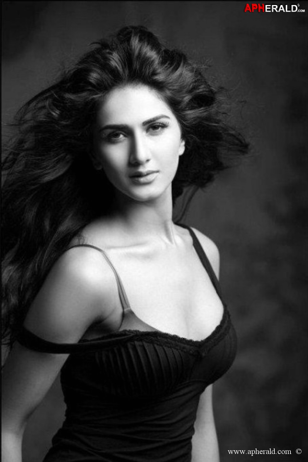 vani kapoor spicy gallery