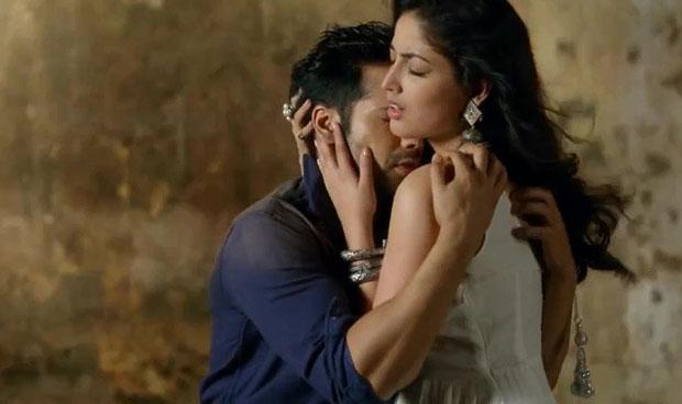 Varun Dhawan Yami Gautham Lip Lock Pics