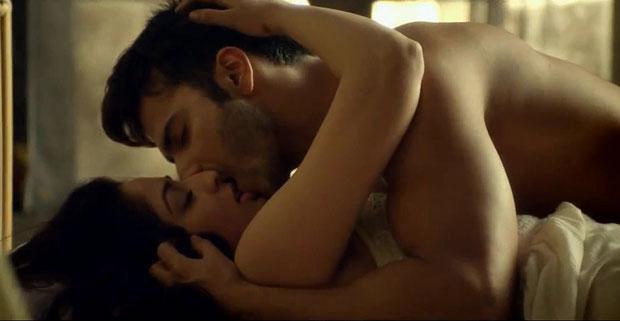 Varun Dhawan Yami Gautham Lip Lock Pics