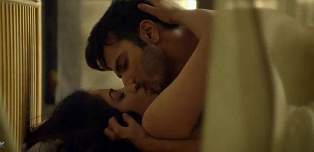 Varun Dhawan Yami Gautham Lip Lock Pics