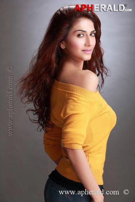 Veena Kapoor Spicy Photos