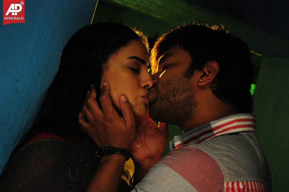 Veena Malik Hot Lip Kiss Photo Stills