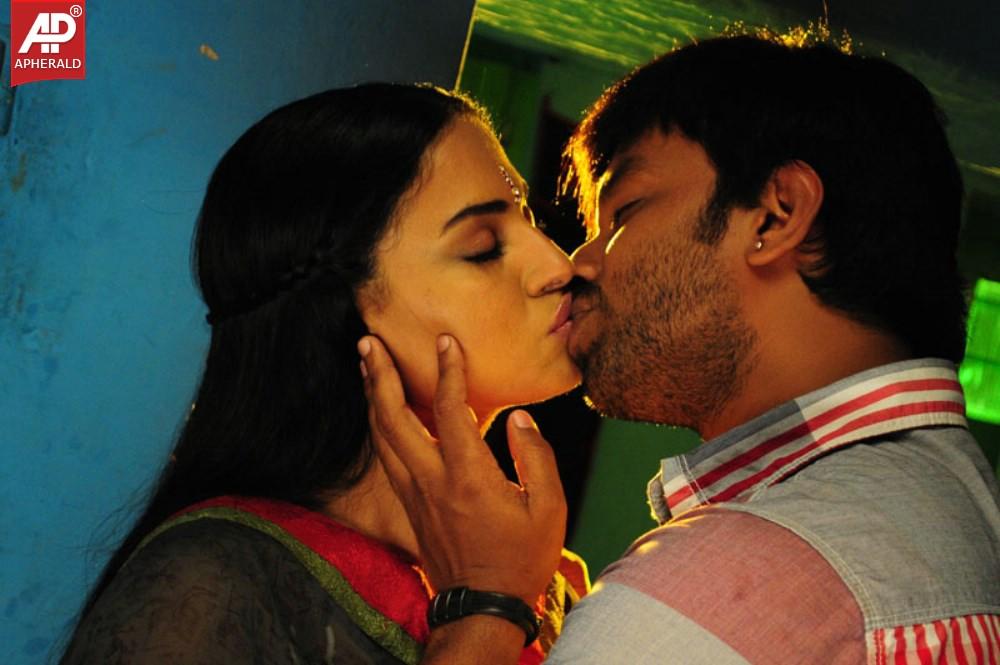 Veena Malik Hot Lip Kiss Photo Stills