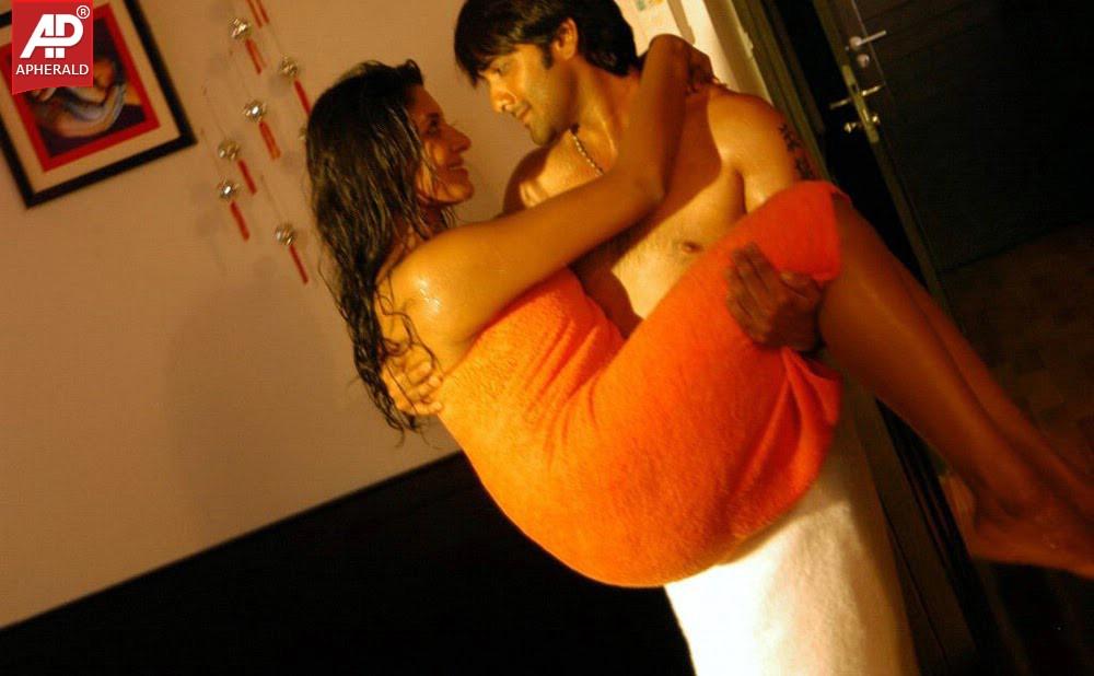 Vimala Raman Hot Bath with Tarun