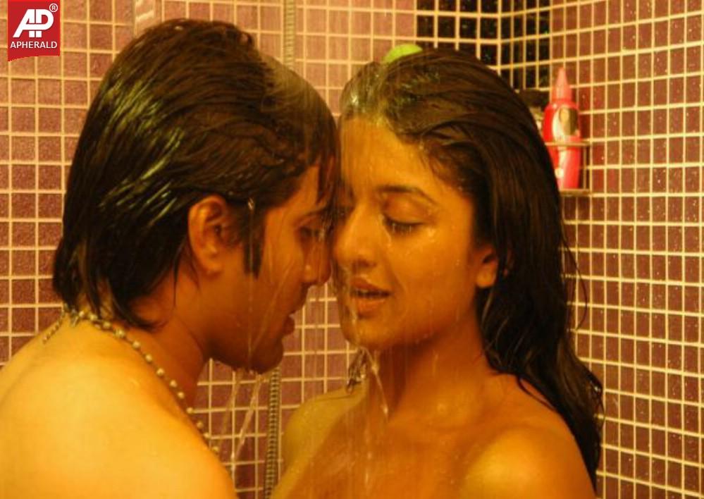 Vimala Raman Hot Bath with Tarun