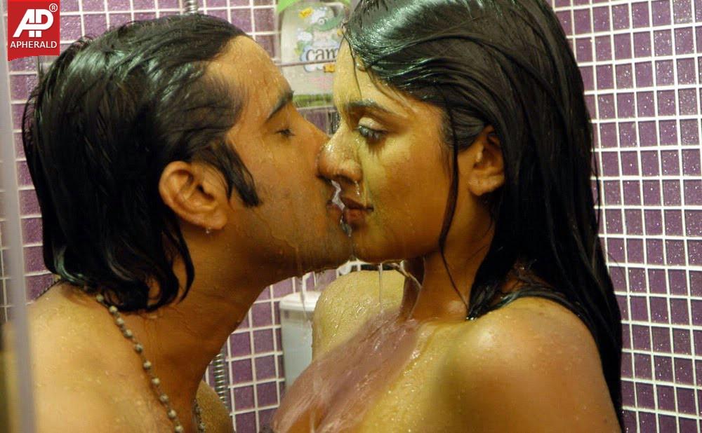 Vimala Raman Hot Bath with Tarun