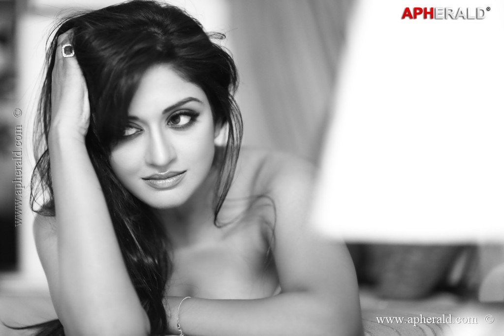 Vimala Raman Spicy Photos