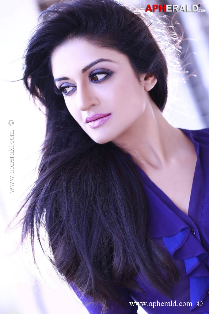 Vimala Raman Spicy Photos