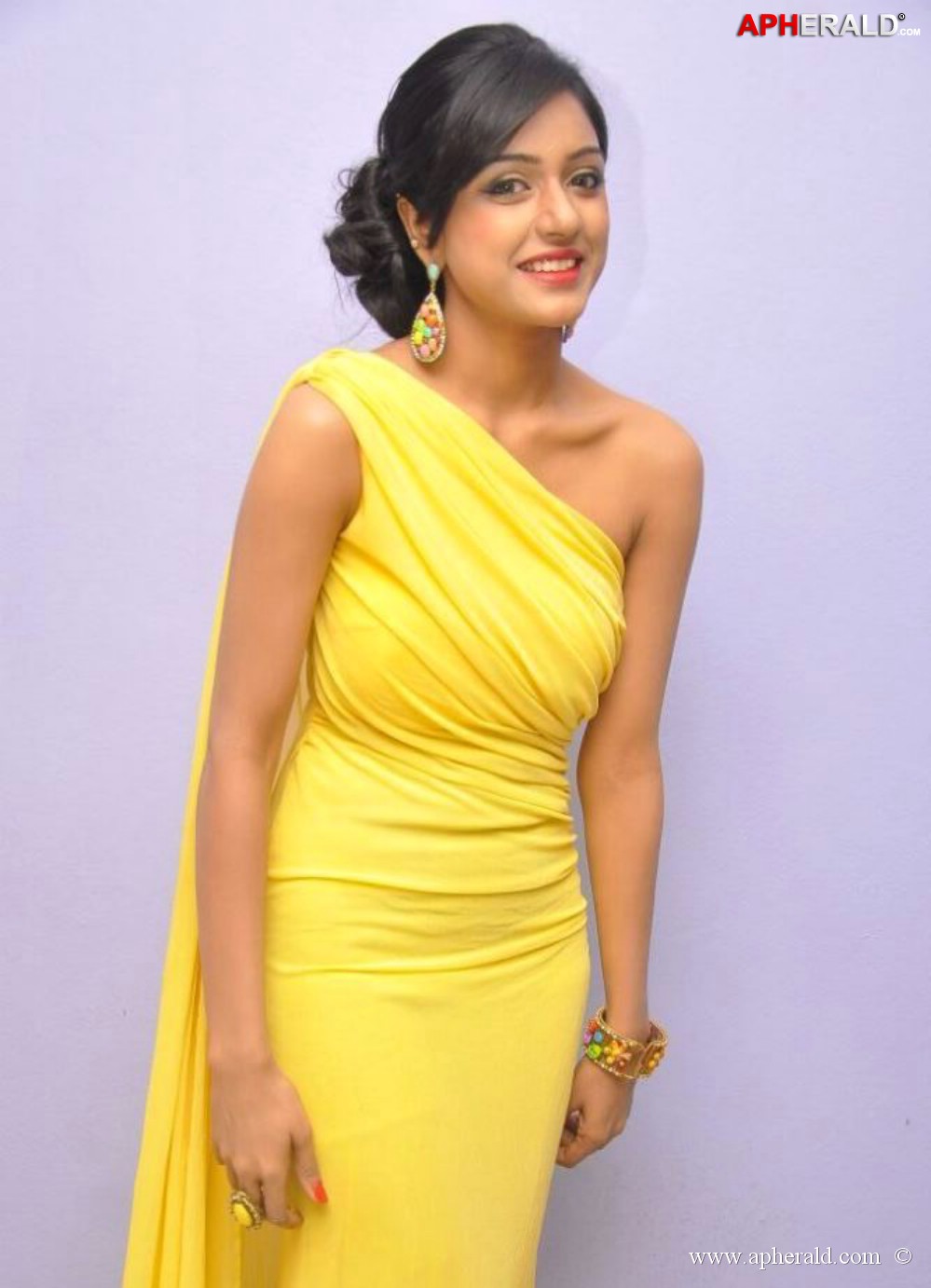 Vithika Sheru In Yellow Dress Photos