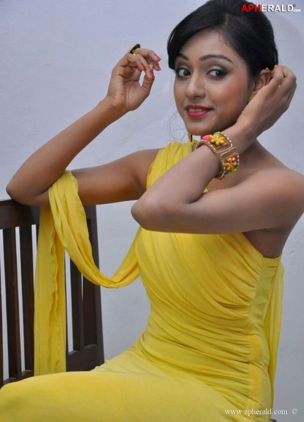 Vithika Sheru In Yellow Dress Photos
