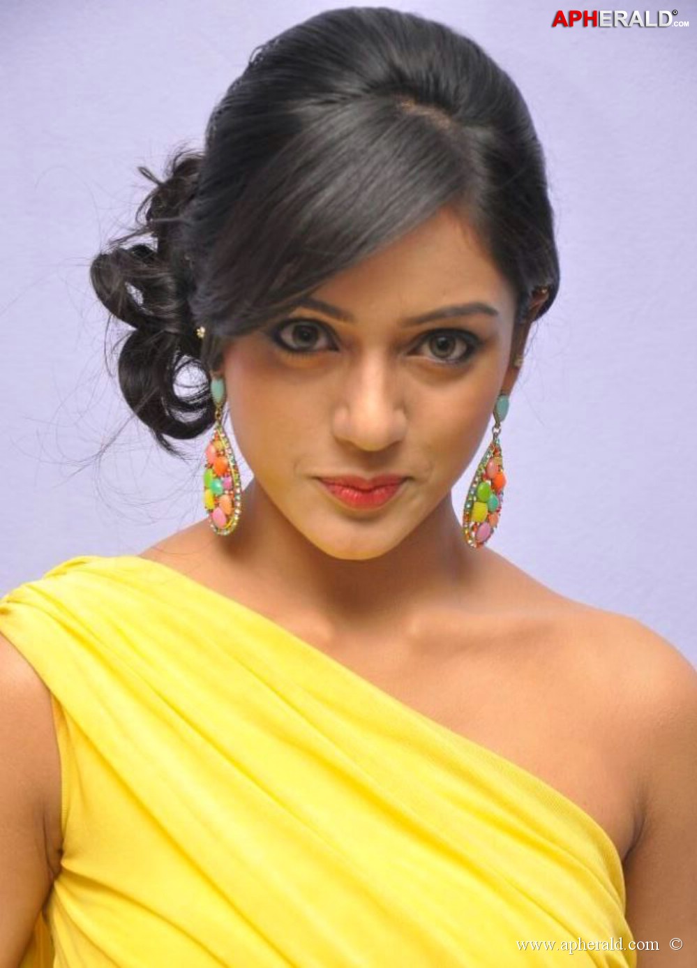 Vithika Sheru In Yellow Dress Photos