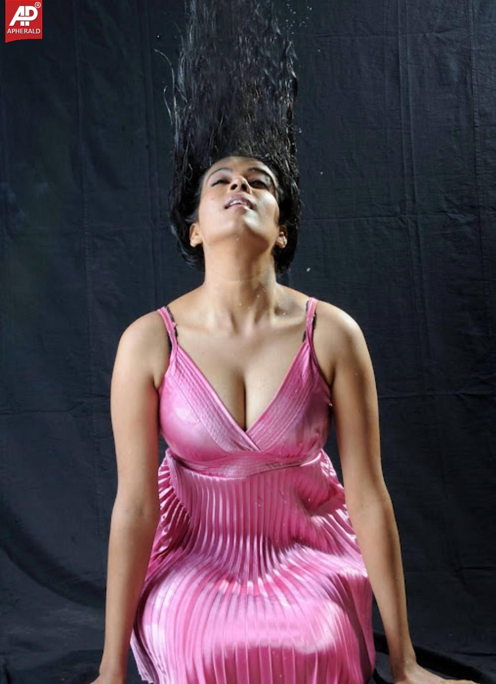 Wet Swati Hot Photo Set