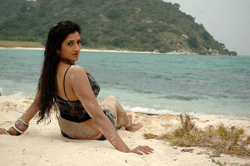 Yagna Shetty Hot Stills