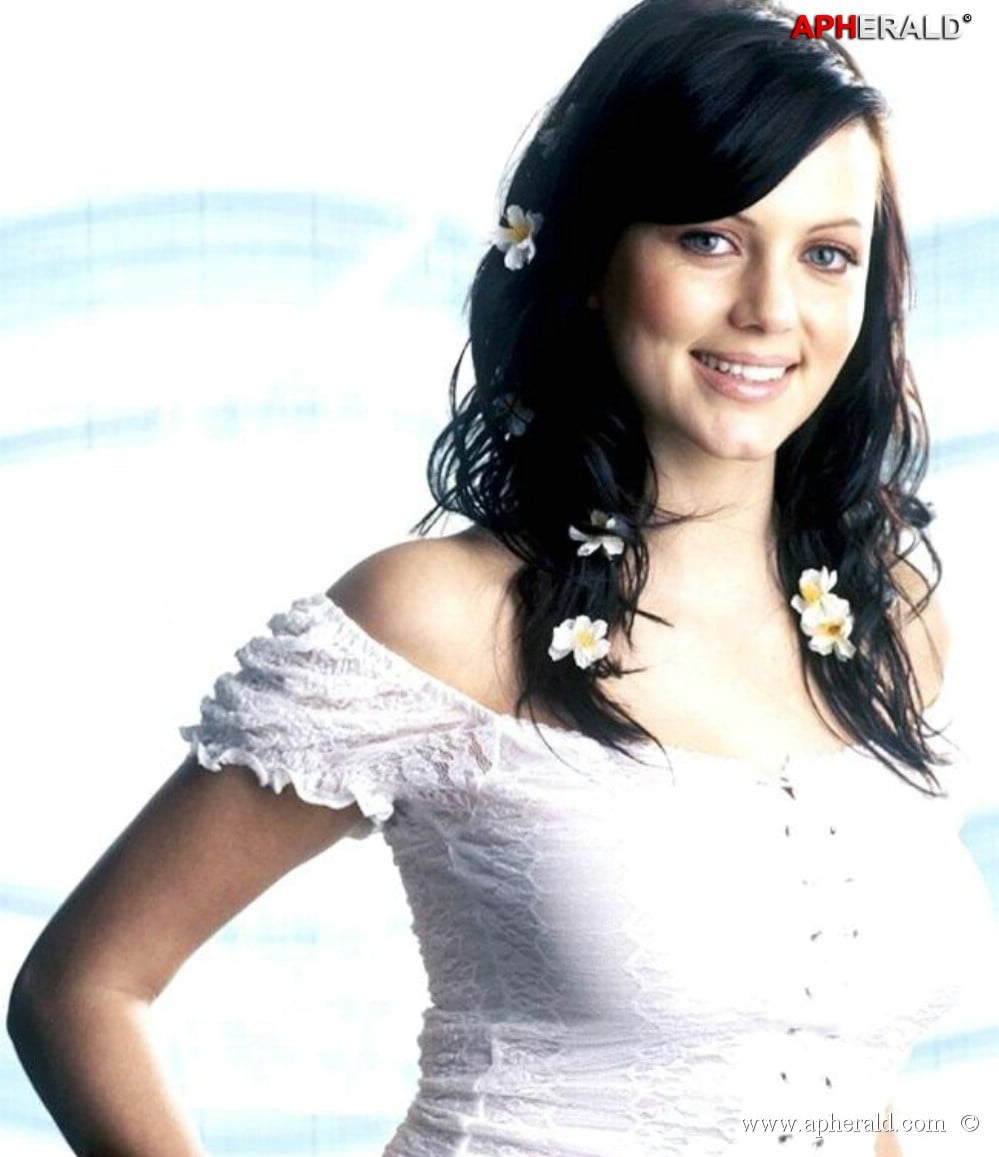 Yana Gupta Hot Photoshoot