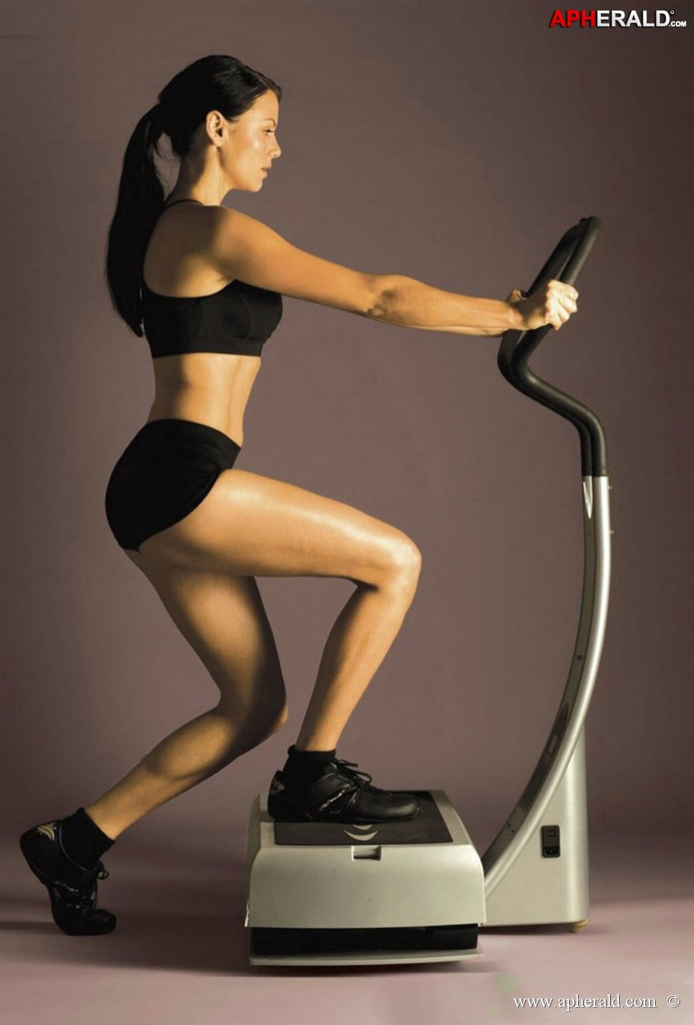 Yana Gupta Hot Photoshoot