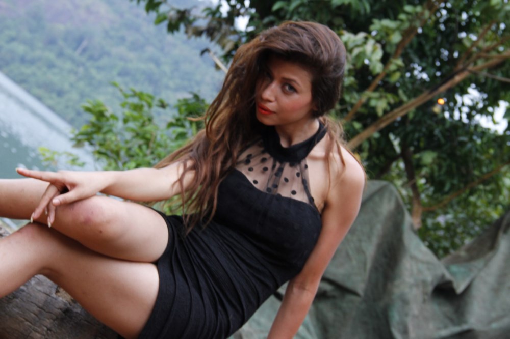 Yaro Oruvan Movie Hot Stills