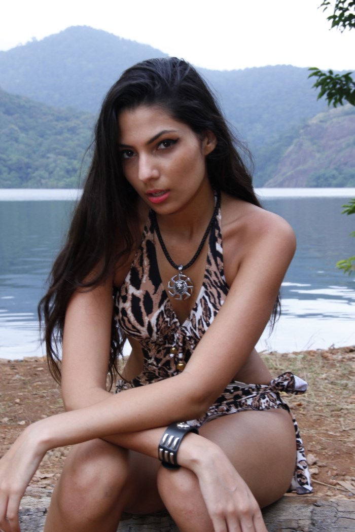 Yaro Oruvan Movie Hot Stills