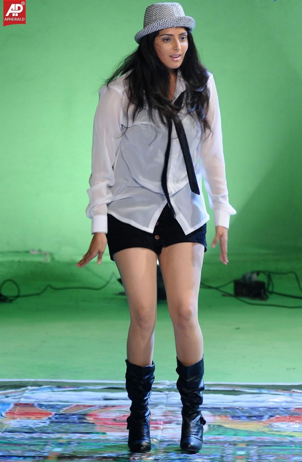 Yashika Hot Dance Stills