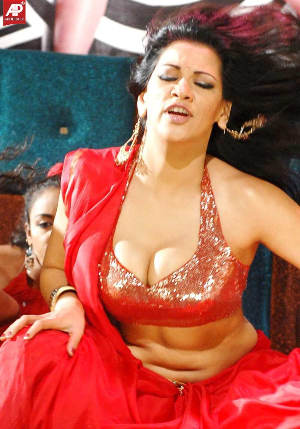 Zabyn Khan Hot Photos