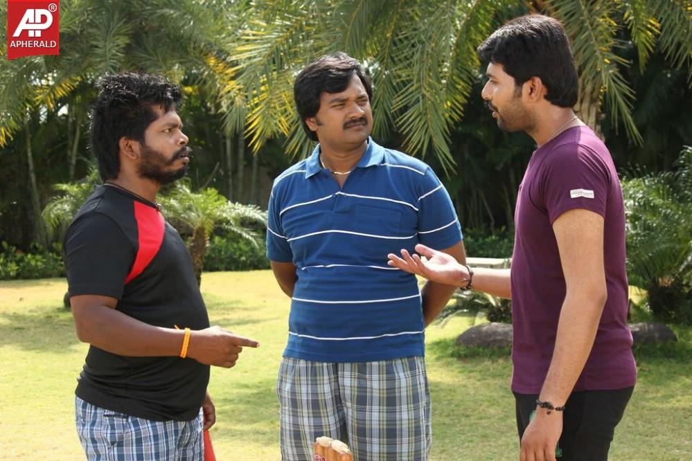 1 Pandhu 4 Run 1 Wicket Movie Stills