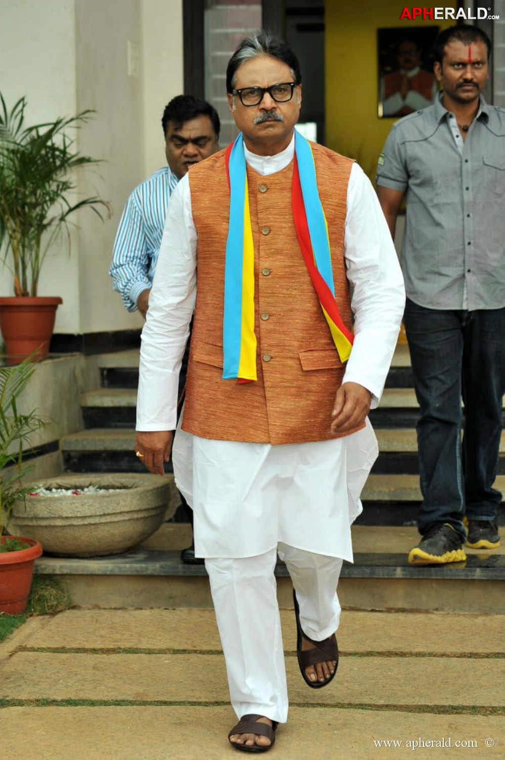 Aa Aiduguru Movie Latest Photos
