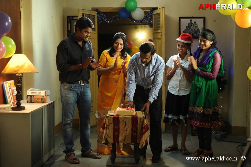 Aa Aiduguru Movie Latest Photos