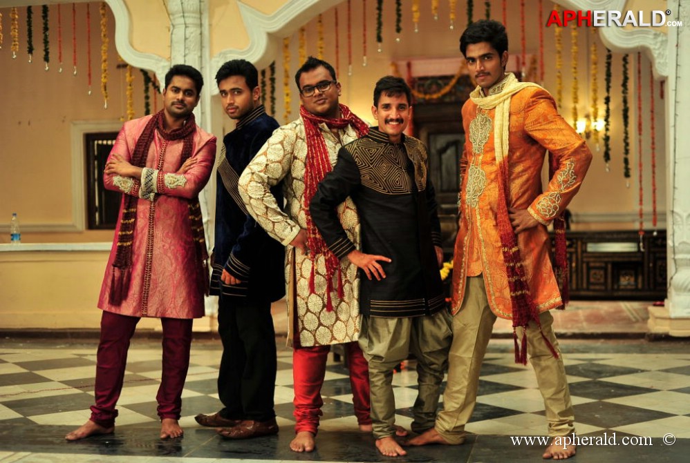 Aa Aiduguru Movie Latest Photos