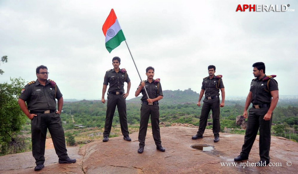 Aa Aiduguru Movie Latest Photos