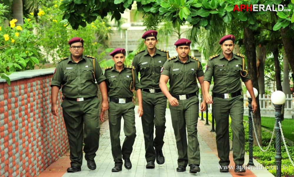 Aa Aiduguru Movie Latest Photos