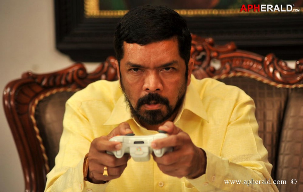 Aa Aiduguru Movie Latest Photos