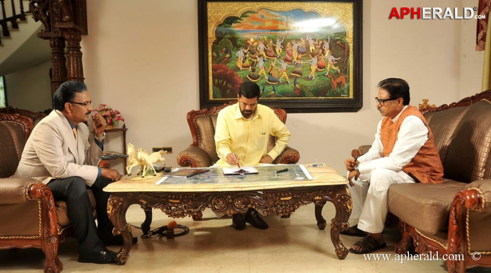 Aa Aiduguru Movie Latest Photos