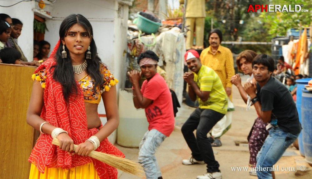 Aa Aiduguru Movie Latest Photos
