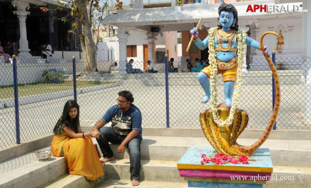 Aa Aiduguru Movie Latest Photos