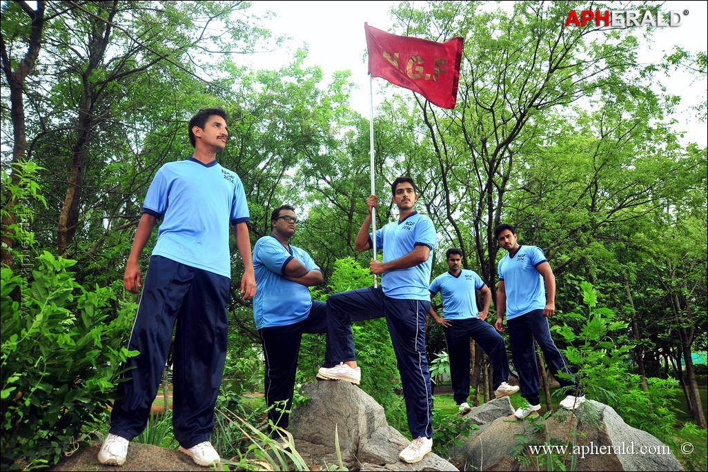 Aa Aiduguru Movie New Stills