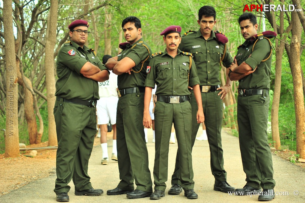 Aa Aiduguru Movie Stills