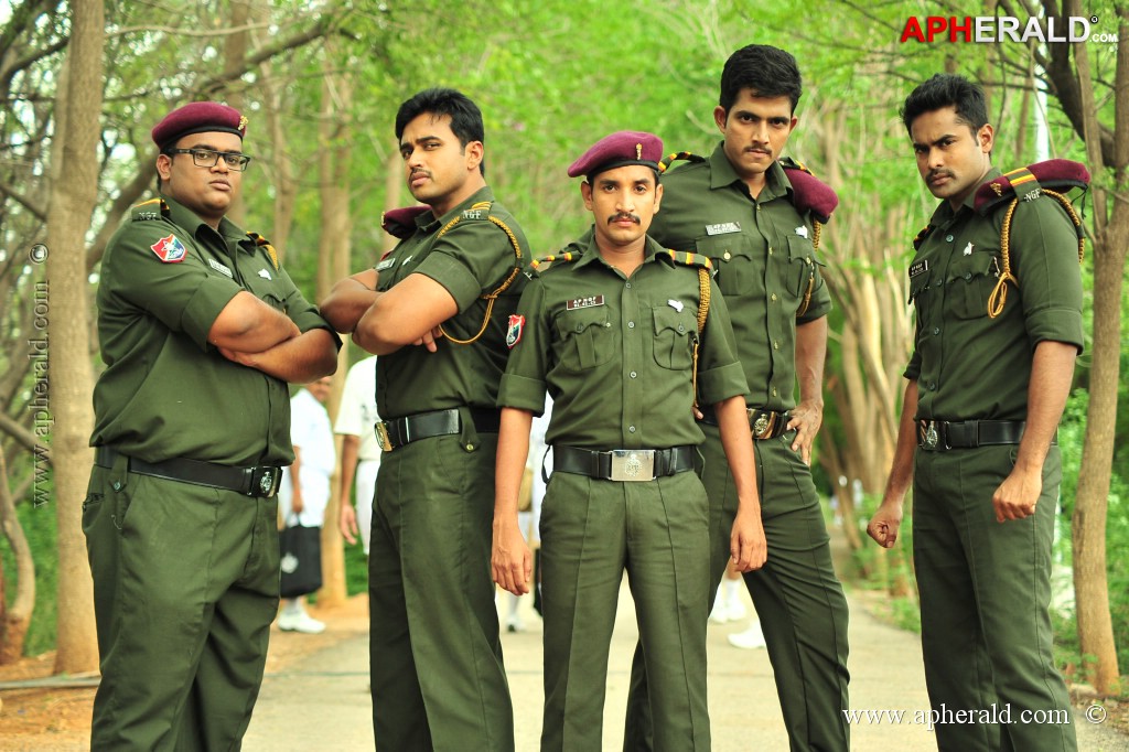 Aa Aiduguru Movie Stills