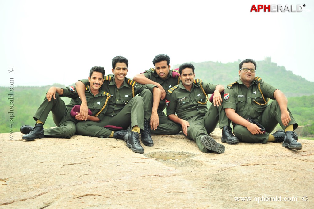 Aa Aiduguru Movie Stills