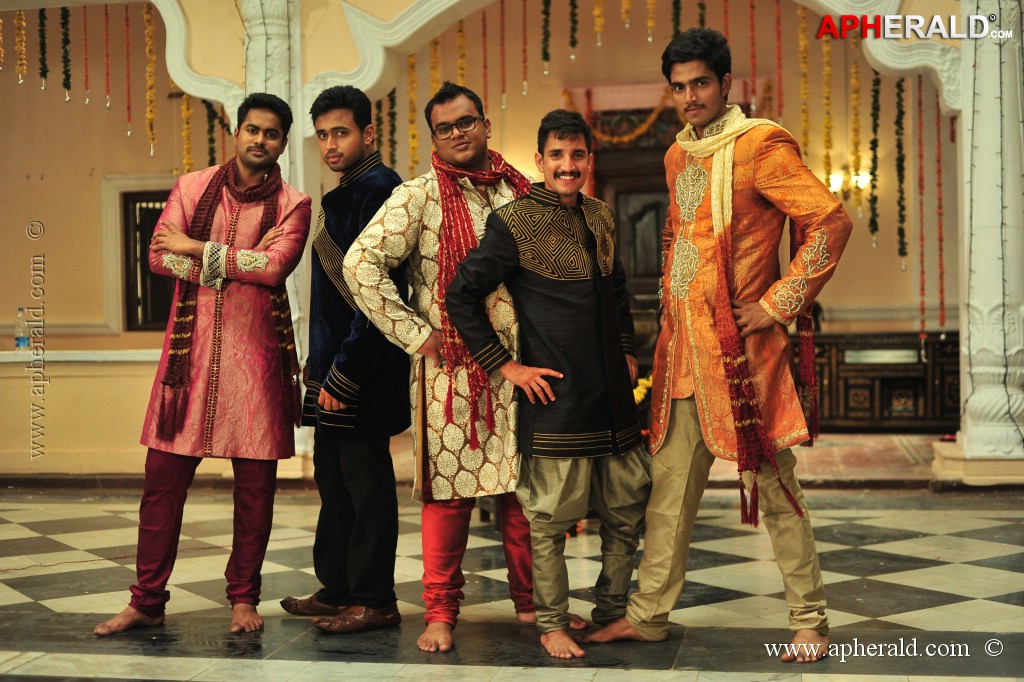 Aa Aiduguru Movie Stills