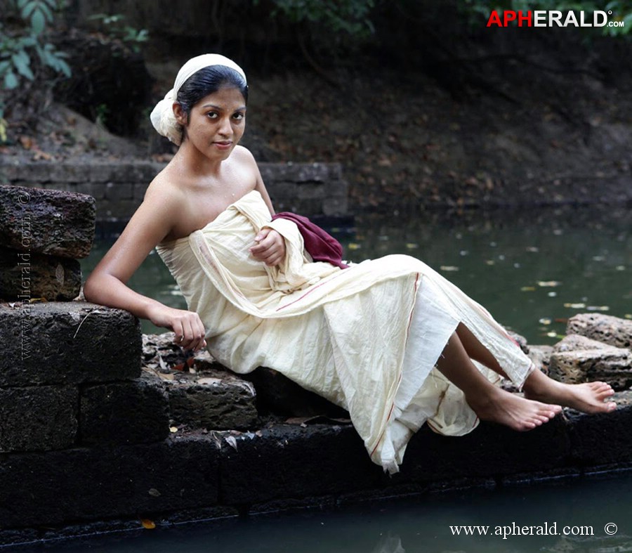 Aa Okkati Adakku Movie Hot Pics