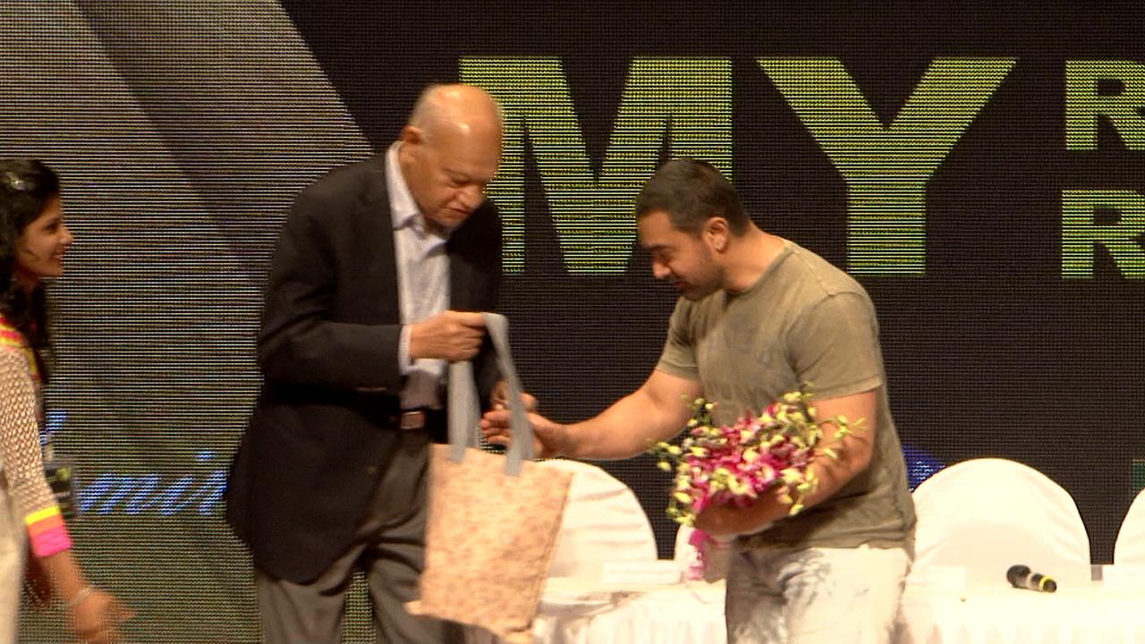Aamir Khan Joins YGF 2015