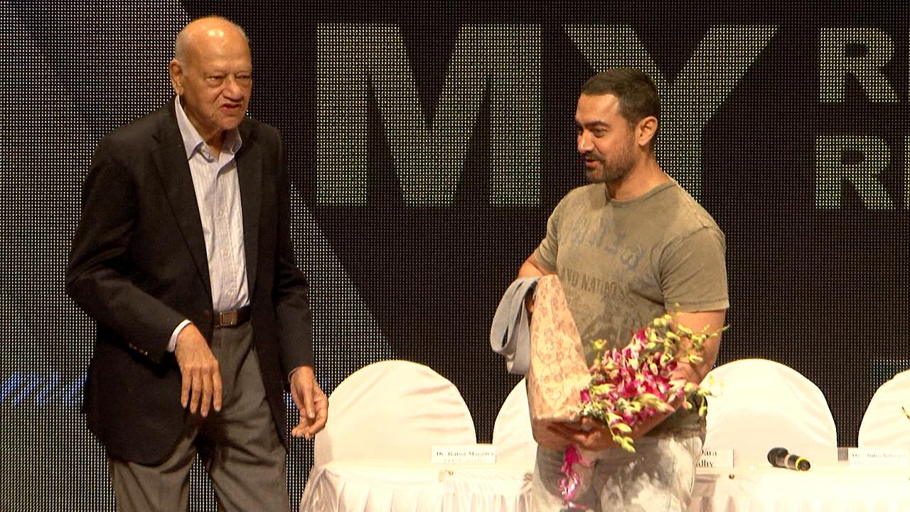Aamir Khan Joins YGF 2015