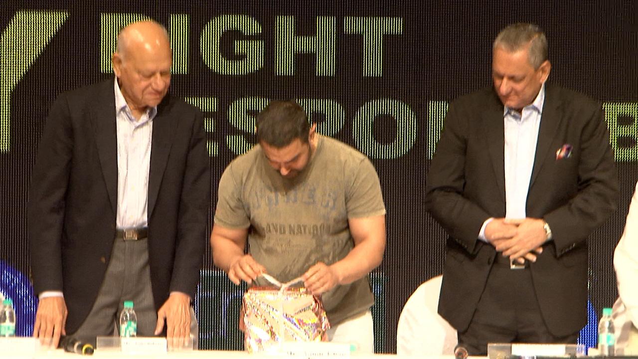 Aamir Khan Joins YGF 2015