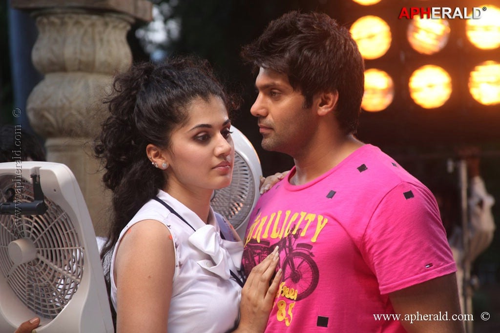 Aarambam Tamil Movie Working Stills