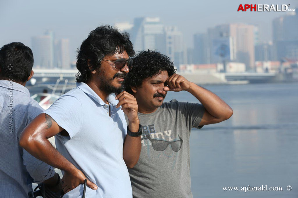 Aarambam Tamil Movie Working Stills