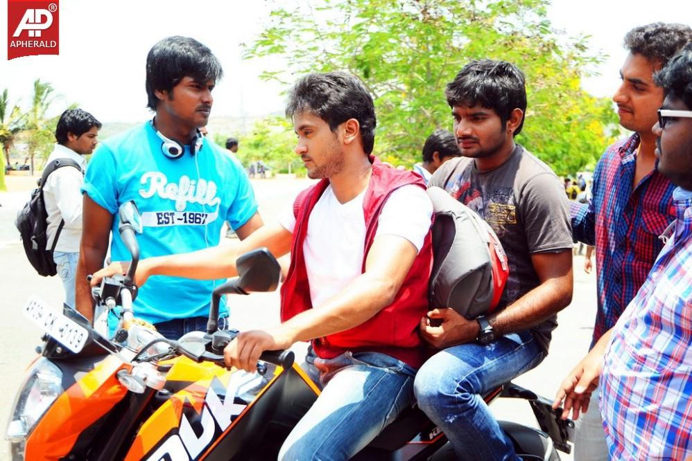 Adhee Lekka New Stills n Walls